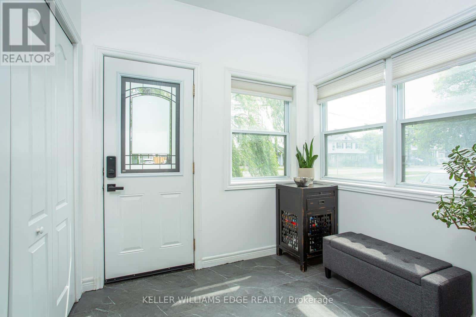 826 BEACH BOULEVARD — Hamilton (Hamilton Beach), Ontario - Photo 5 of 40