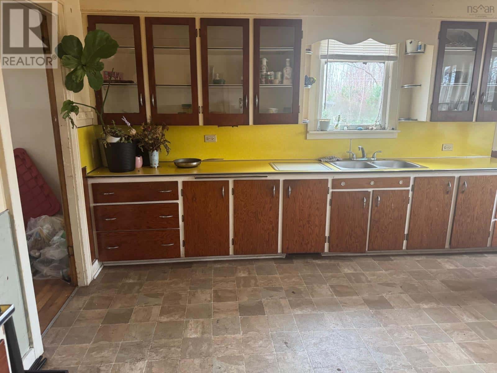 79 Elm Street — Bridgewater, Nova Scotia - Photo 2 of 6