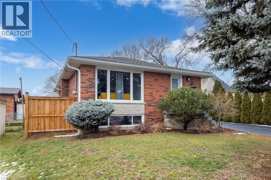 27 BLENHEIM Drive — Stoney Creek, Ontario - Main photo