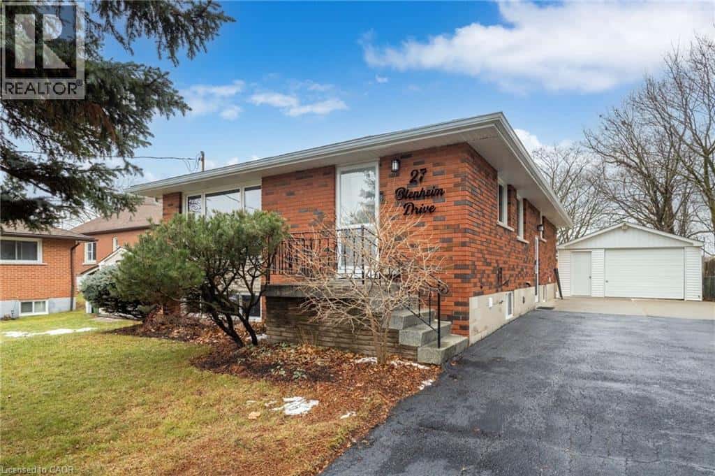 27 BLENHEIM Drive — Stoney Creek, Ontario - Photo 5 of 43