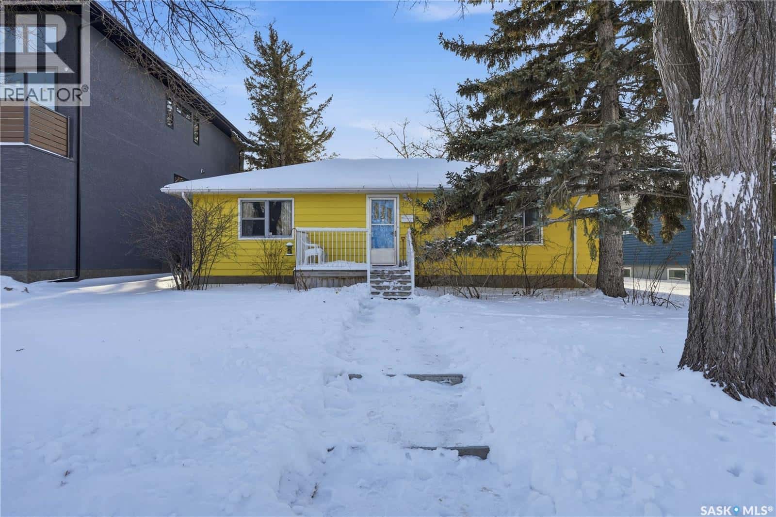 3921 Qu'Appelle DRIVE — Regina, Saskatchewan - Photo 2 of 48