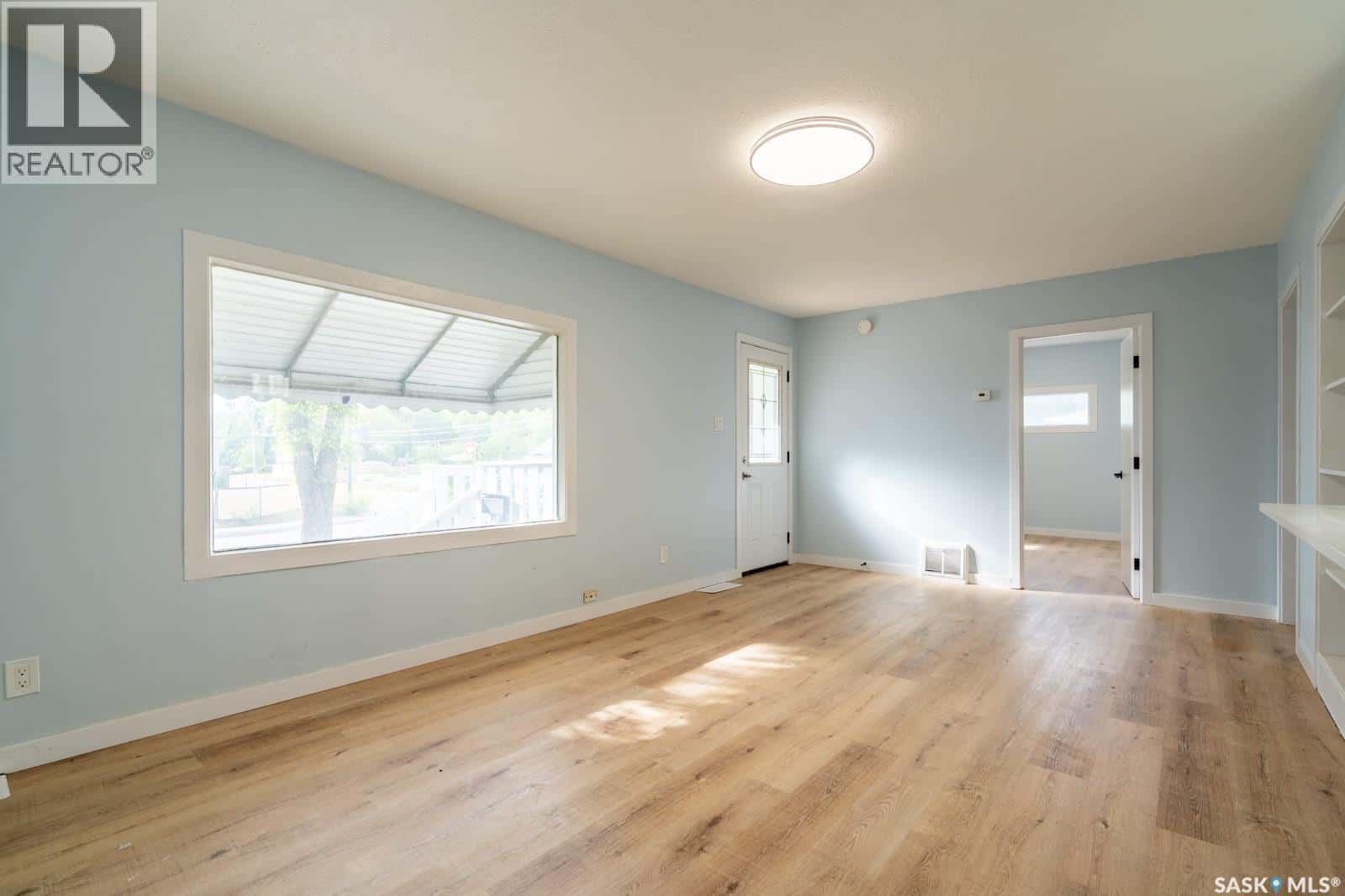 801 ARGYLE STREET — Regina, Saskatchewan - Photo 3 of 24