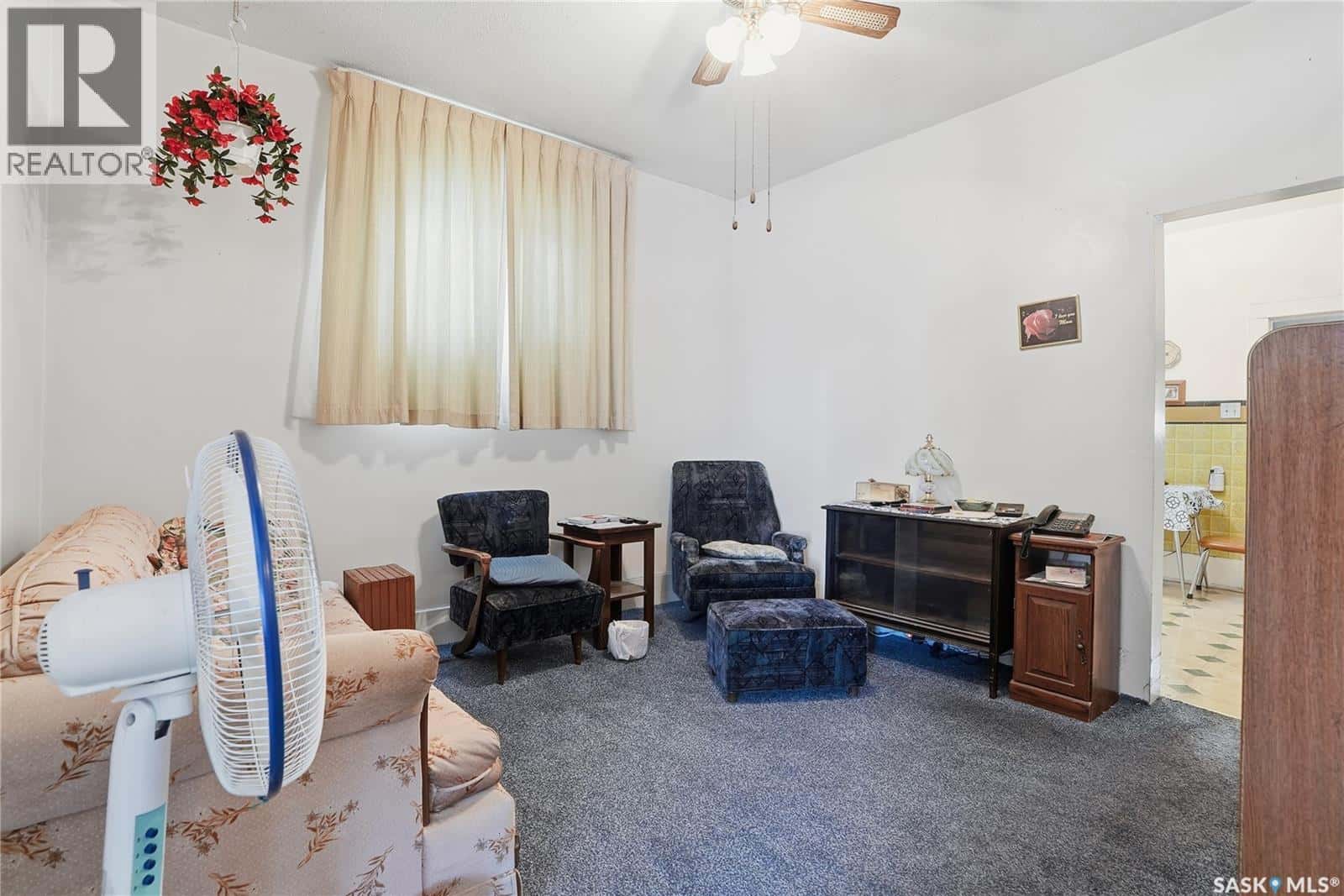 129 K AVENUE S — Saskatoon, Saskatchewan - Photo 5 of 31