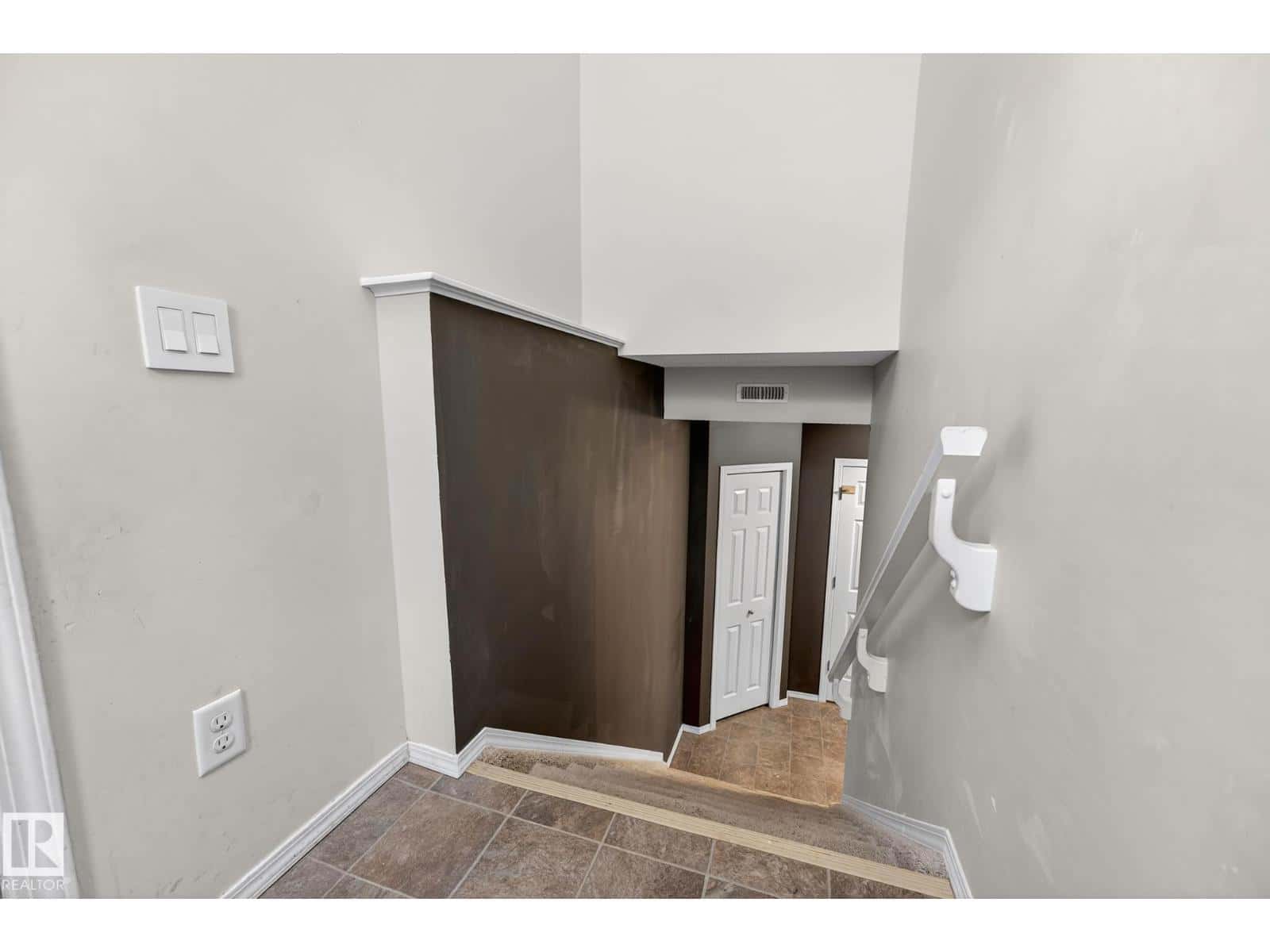 #19 6520 2 AV SW — Edmonton, Alberta - Photo 5 of 37