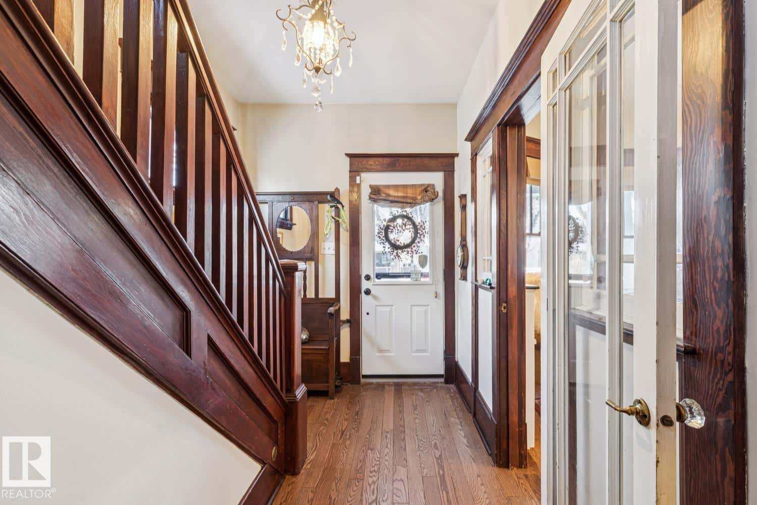 10720 126 ST NW — Edmonton, Alberta - Photo 4 of 50