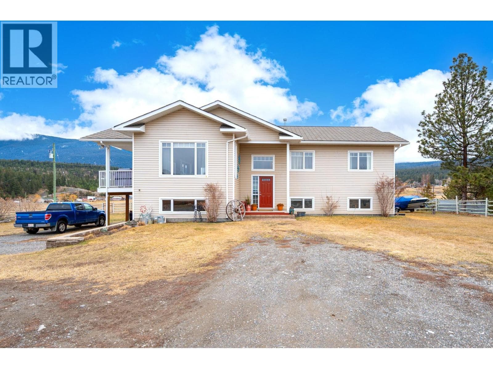 7494 West Subdivision Road — Clinton, British Columbia - Main photo