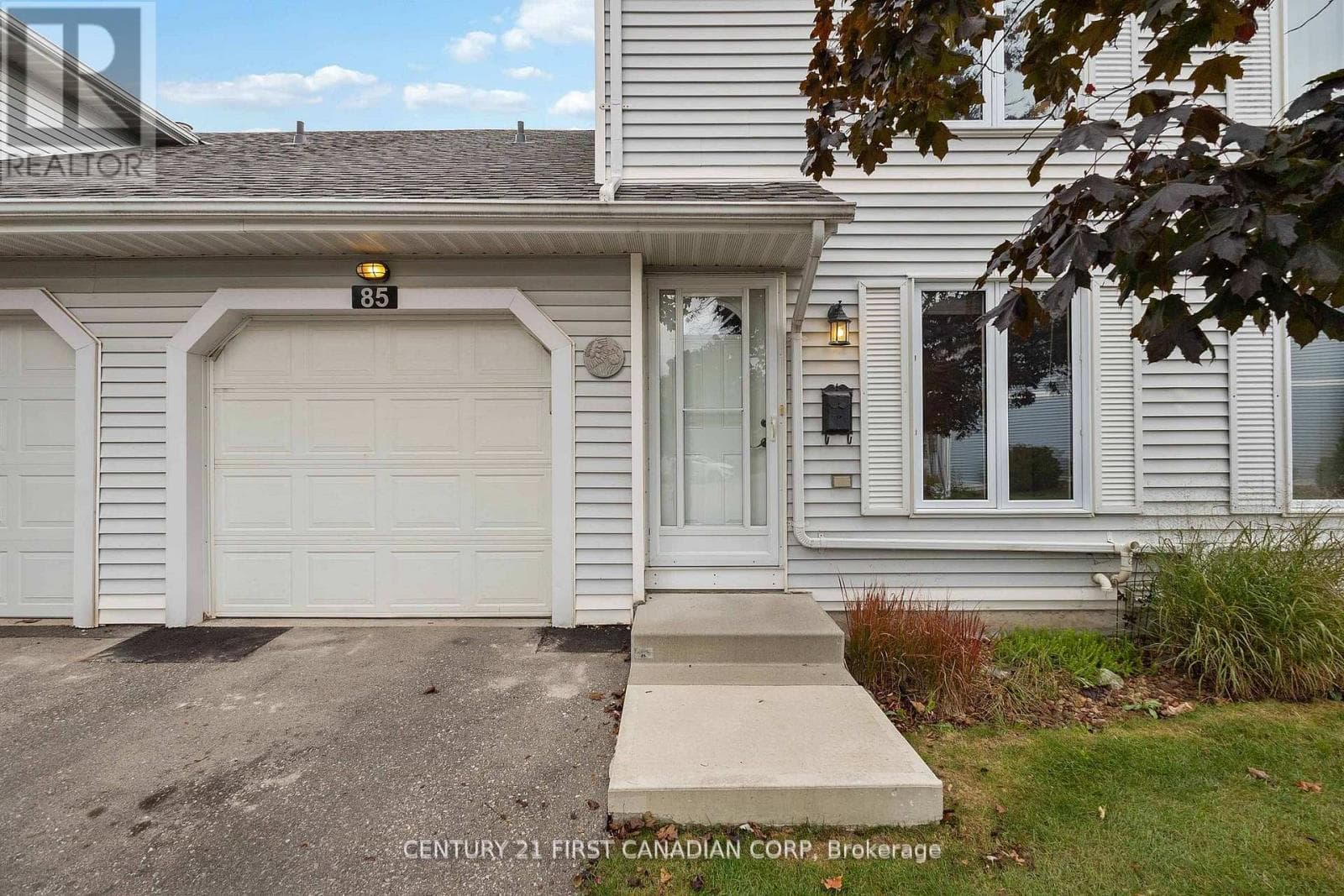 85 - 120 CENTRE STREET — London South (South E), Ontario - Main photo