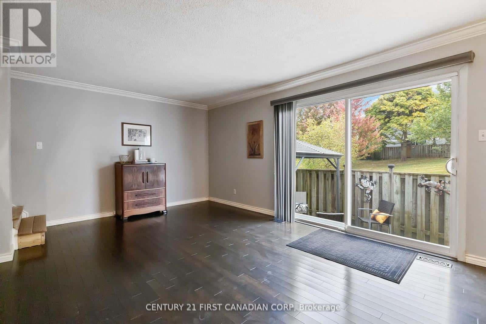 85 - 120 CENTRE STREET — London South (South E), Ontario - Photo 4 of 29