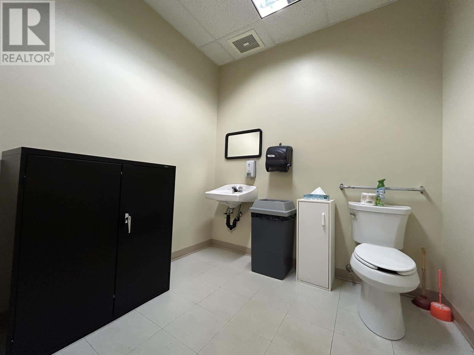 206 Scott Street — Fort Frances, Ontario - Photo 2 of 38