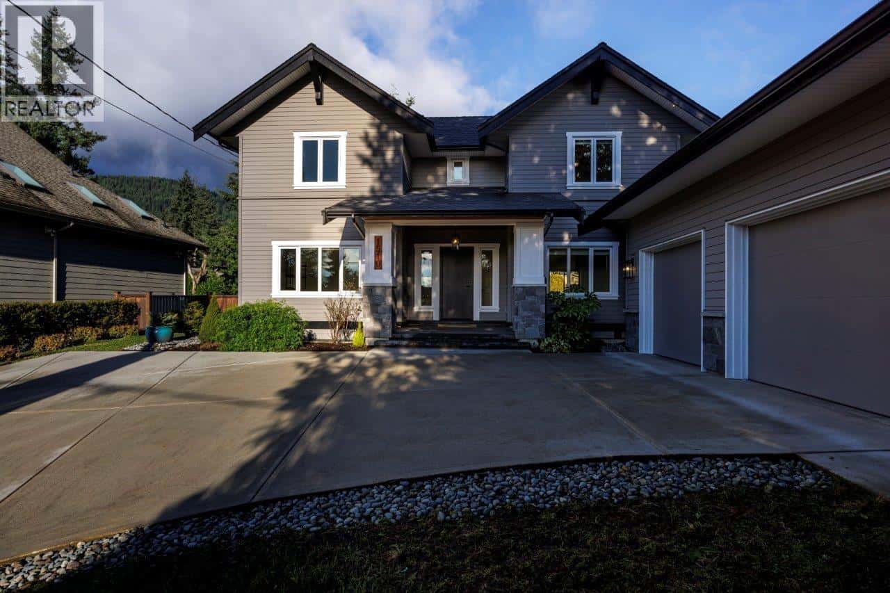 1510 DOVERCOURT ROAD — North Vancouver, British Columbia - Photo 3 of 30