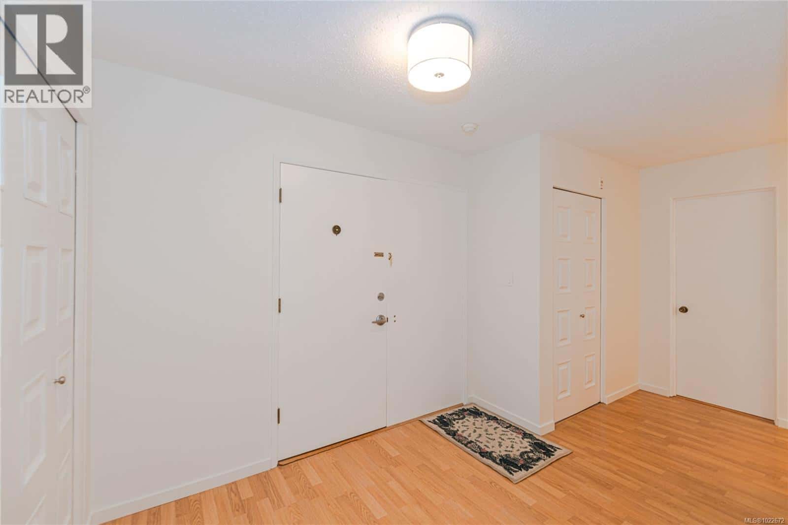 201 1875 Lansdowne Rd — Saanich, British Columbia - Photo 5 of 40