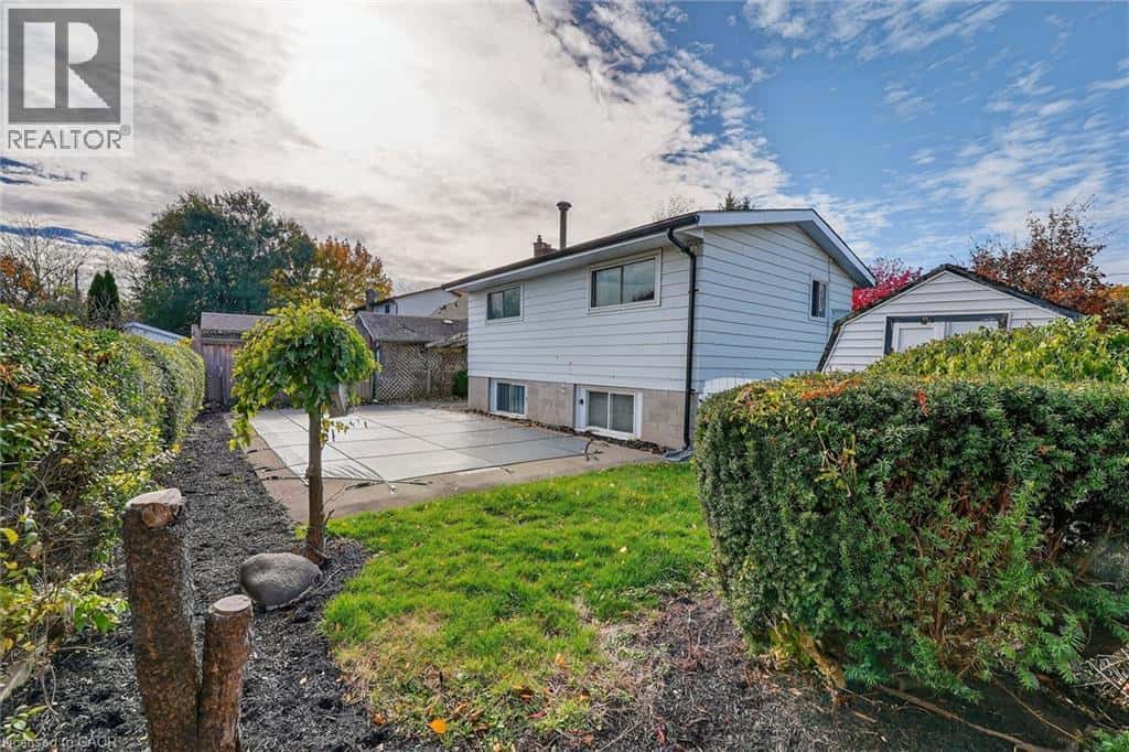 15 GRAND Avenue — Grimsby, Ontario - Photo 2 of 30