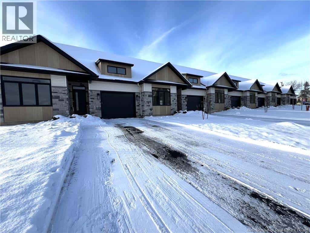 43 Murray Avenue — Dieppe, New Brunswick - Photo 2 of 33