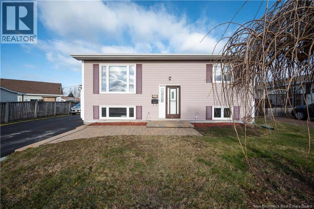 135 Virginia Avenue — Dieppe, New Brunswick - Photo 2 of 48