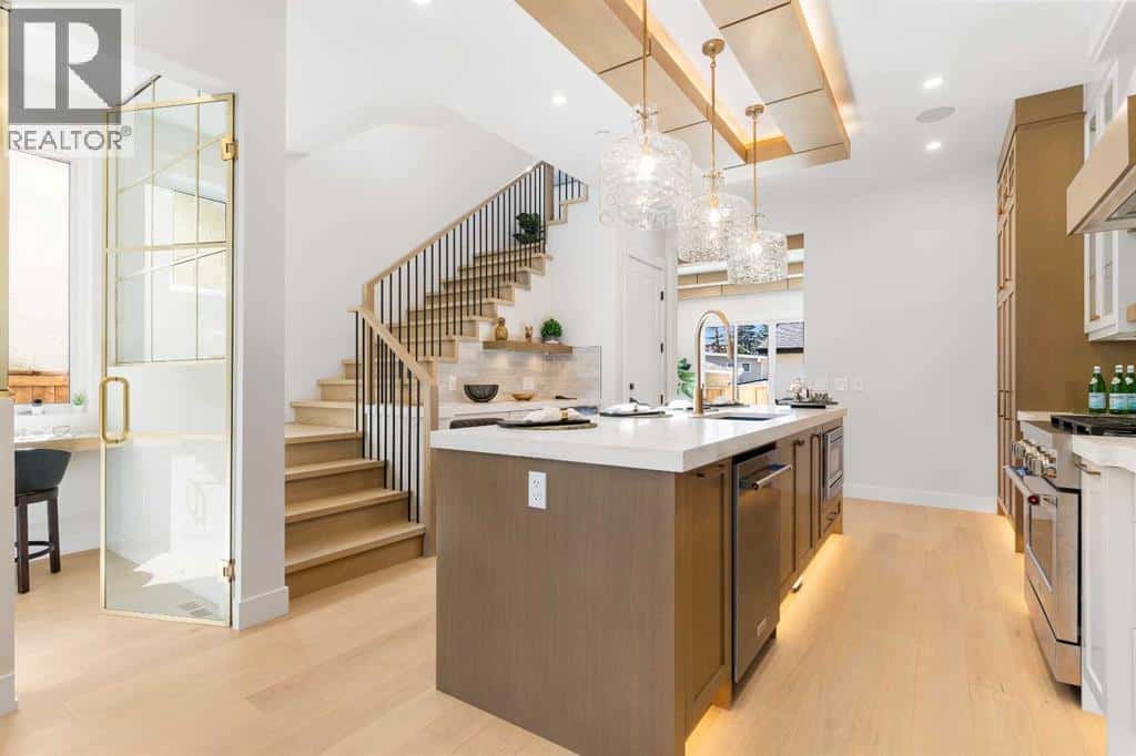 1425 44 Street SW — Calgary, Alberta - Photo 2 of 42