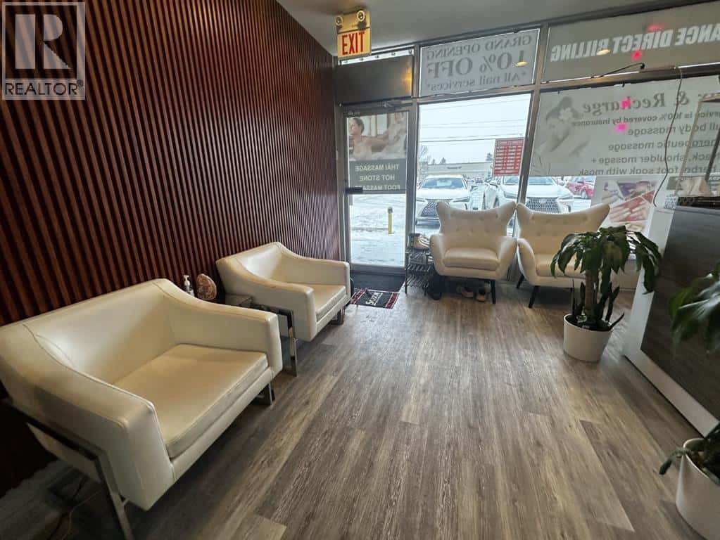 Calgary — Calgary - Photo 5 of 12