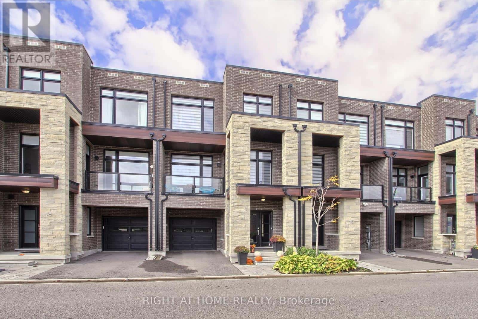 14 PAGEANT AVENUE — Vaughan (Vellore Village), Ontario - Photo 2 of 40