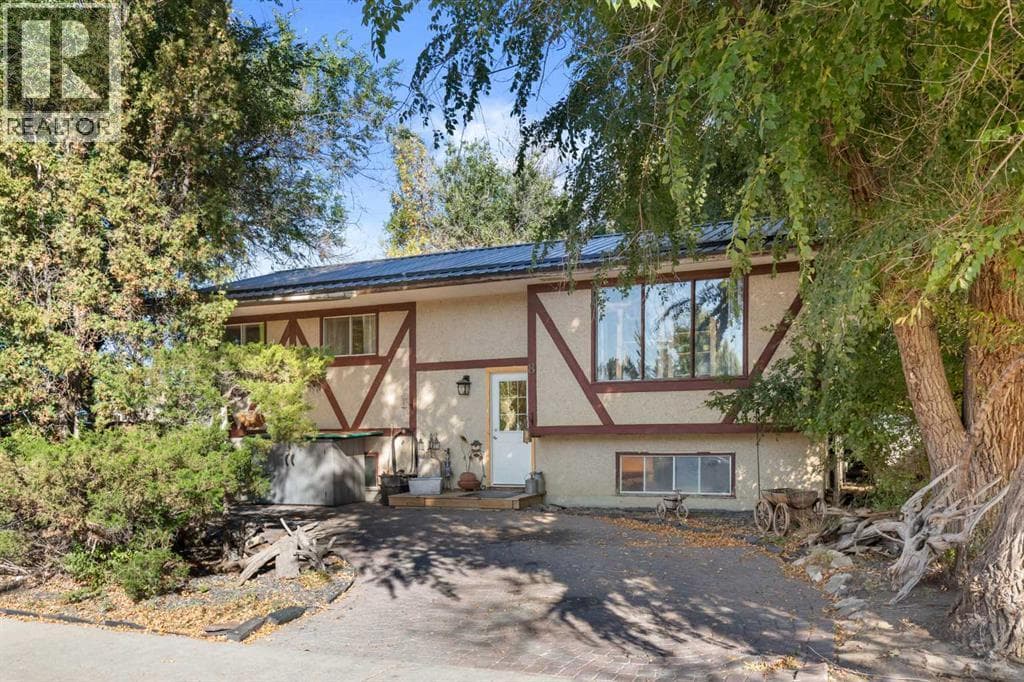 8 Cypress Way SE — Medicine Hat, Alberta - Main photo