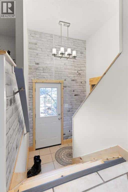 8 Cypress Way SE — Medicine Hat, Alberta - Photo 3 of 36