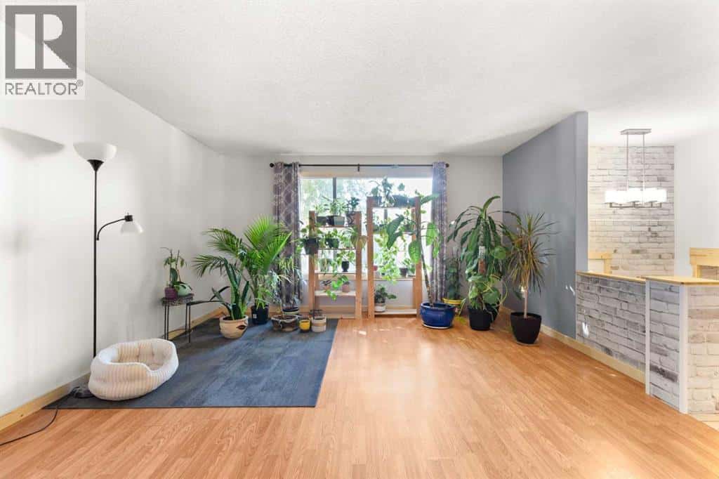 8 Cypress Way SE — Medicine Hat, Alberta - Photo 5 of 36