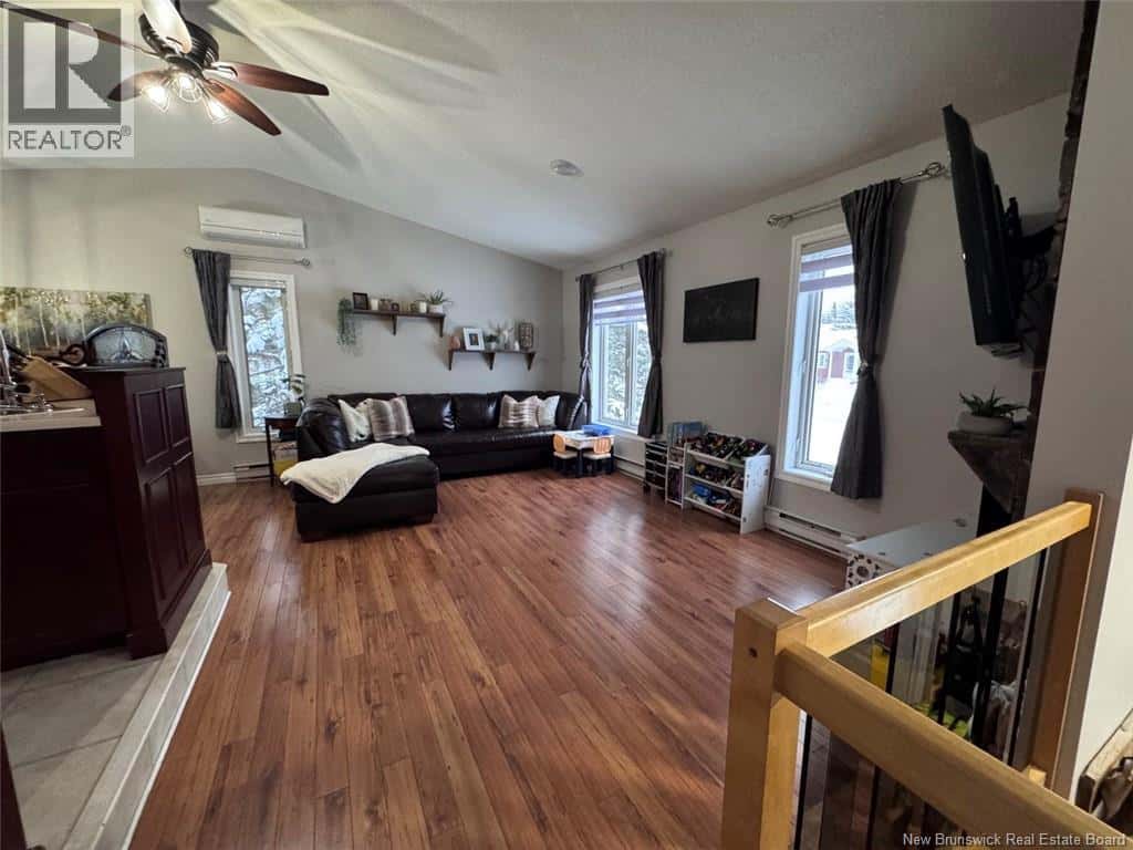 76 Aqueduc Street — Saint-Jacques, New Brunswick - Photo 3 of 32