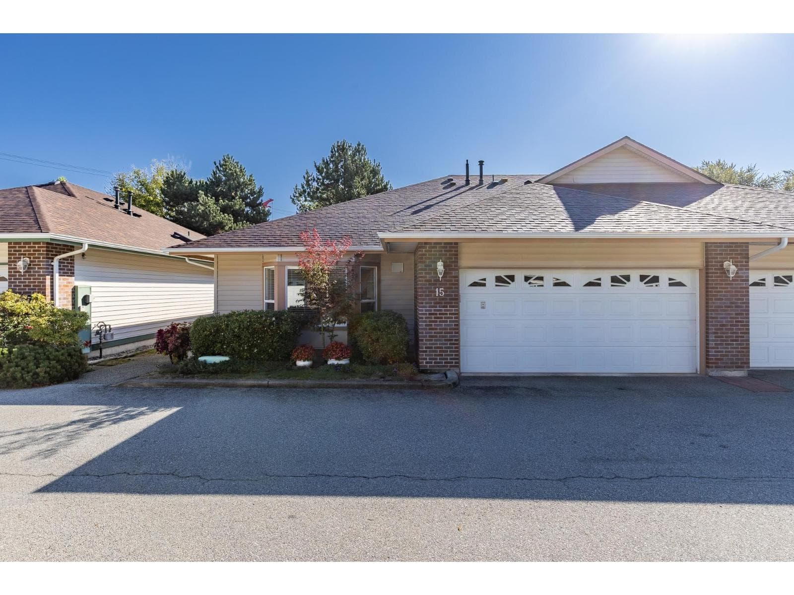 15 18939 65 AVENUE — Surrey, British Columbia - Main photo