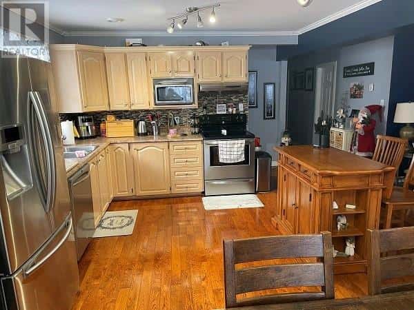 101 Brookfield Avenue — Corner Brook, Newfoundland & Labrador - Photo 4 of 26