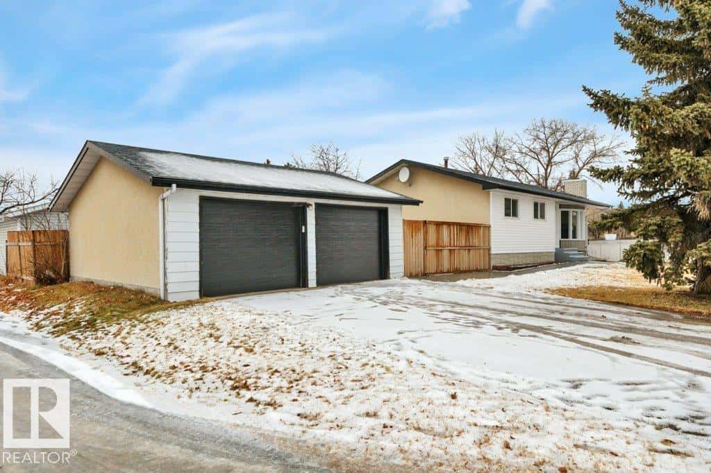 44 ATHAPASKAN DR — Leduc, Alberta - Photo 3 of 50
