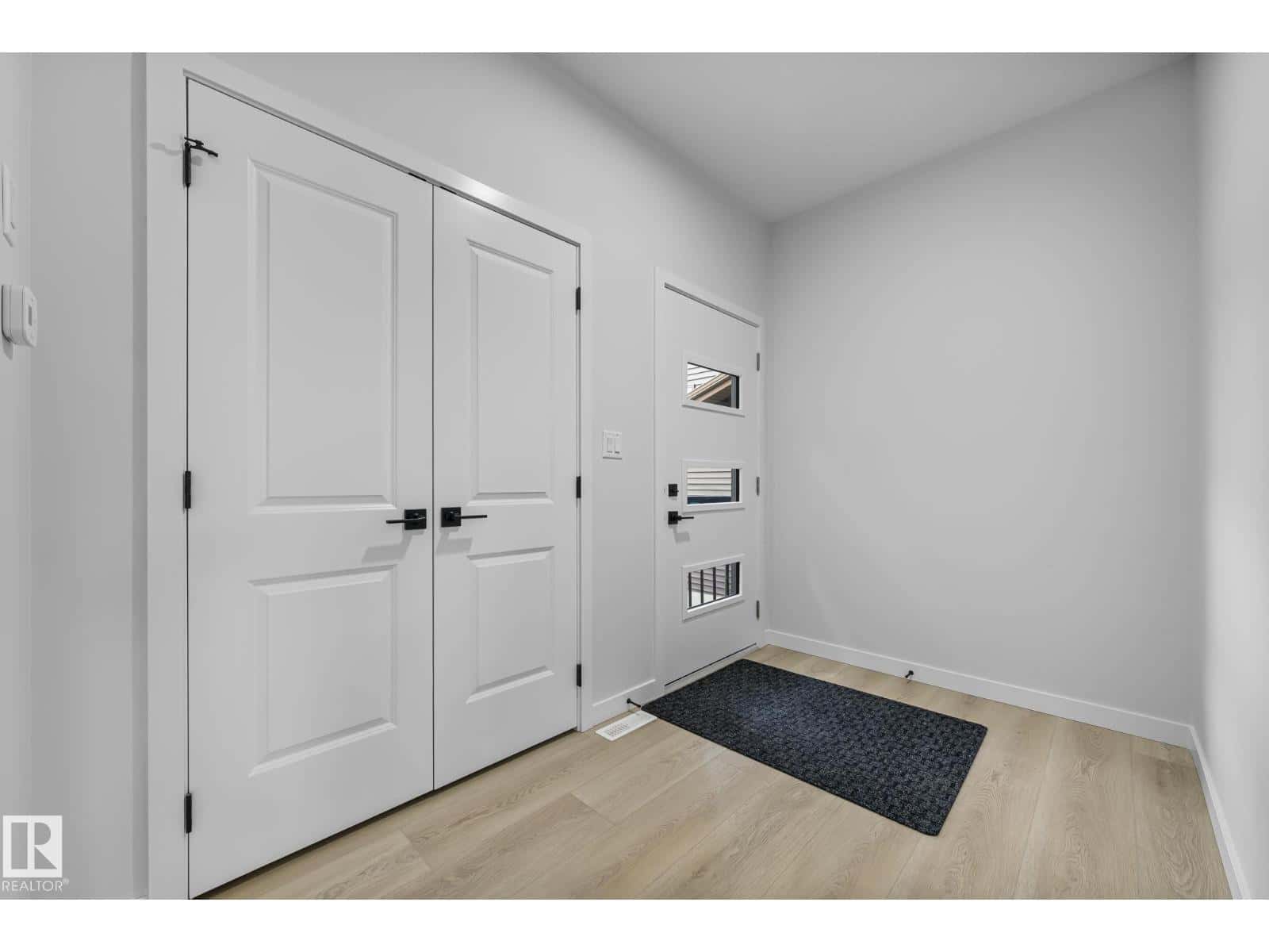 6385 KING WD SW — Edmonton, Alberta - Photo 3 of 23