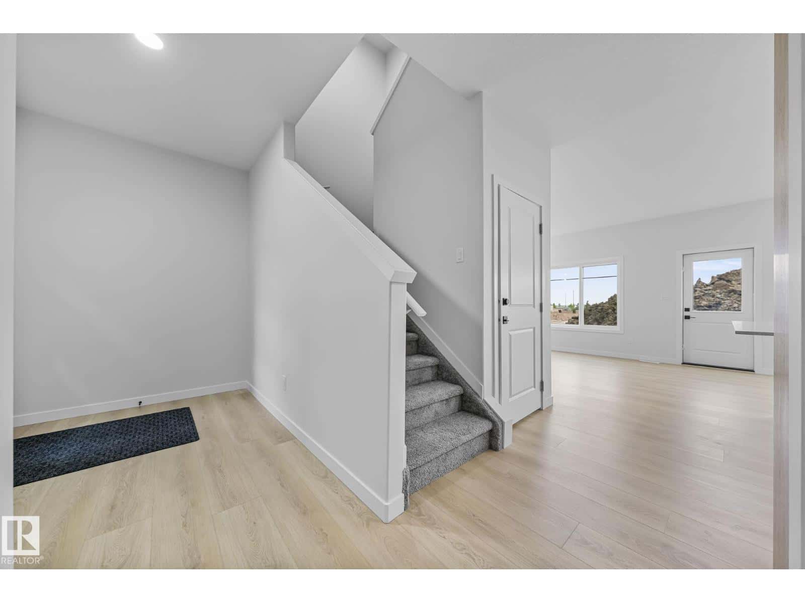 6385 KING WD SW — Edmonton, Alberta - Photo 4 of 23