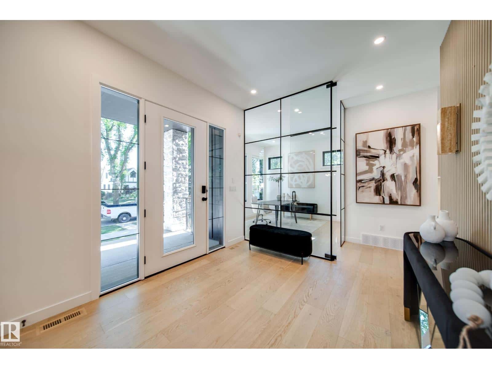 10522 134 ST NW — Edmonton, Alberta - Photo 3 of 60