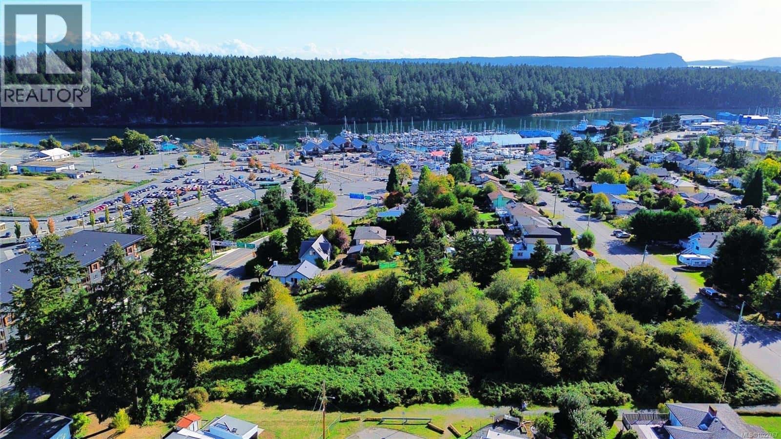 565 Brechin Rd — Nanaimo, British Columbia - Photo 2 of 8