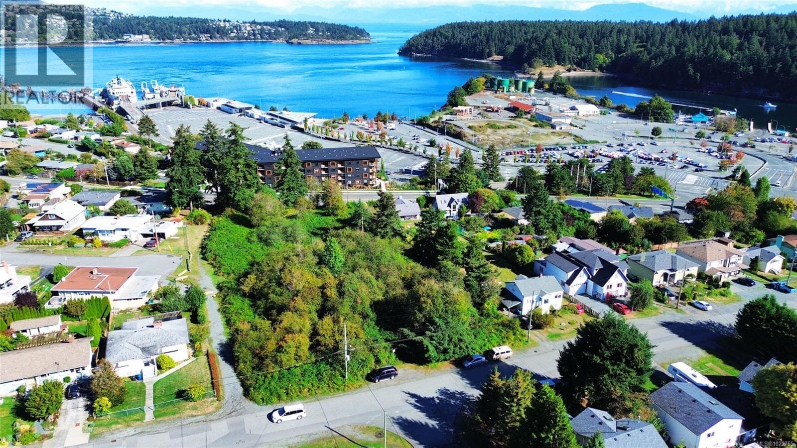 565 Brechin Rd — Nanaimo, British Columbia - Main photo