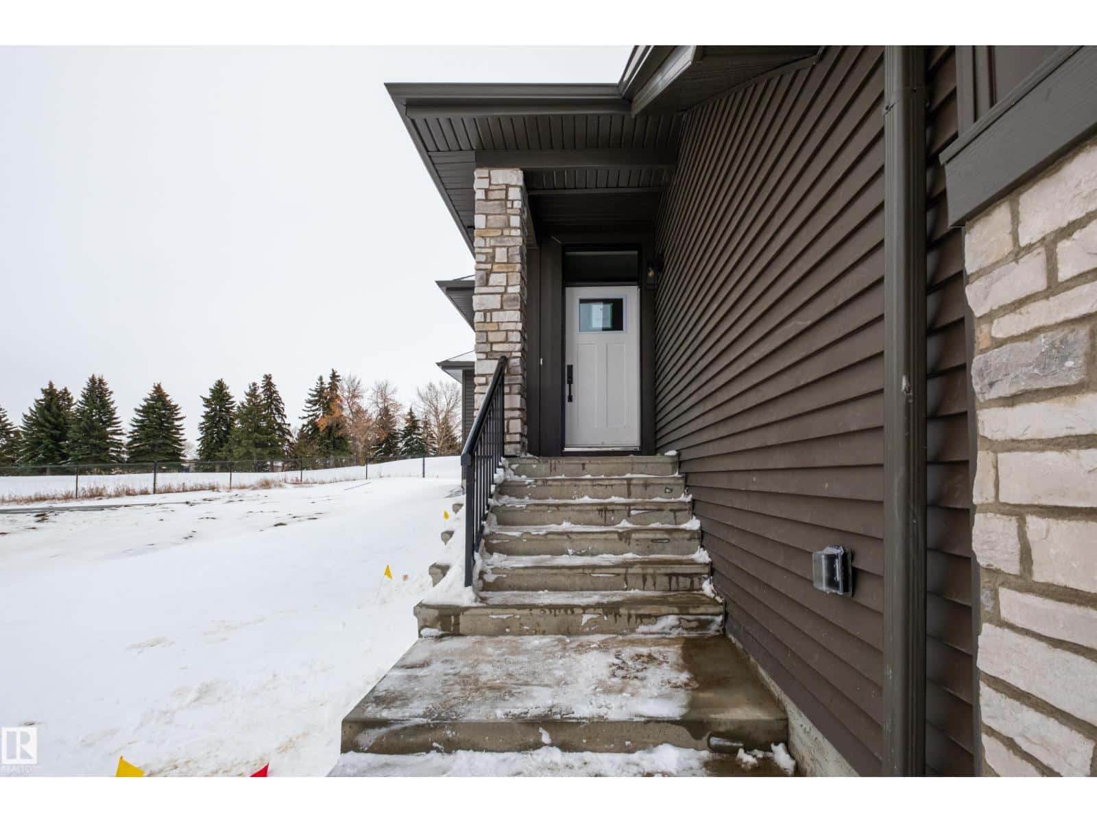 26 Grayson GR — Stony Plain, Alberta - Photo 3 of 53