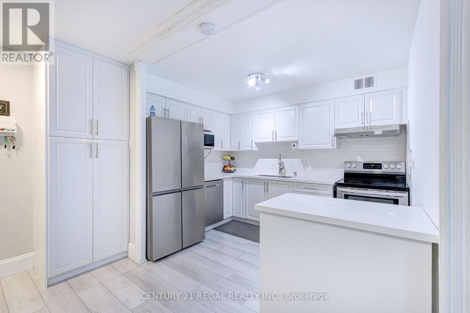 139 - 366 THE EAST MALL — Toronto (Islington-City Centre West), Ontario - Main photo