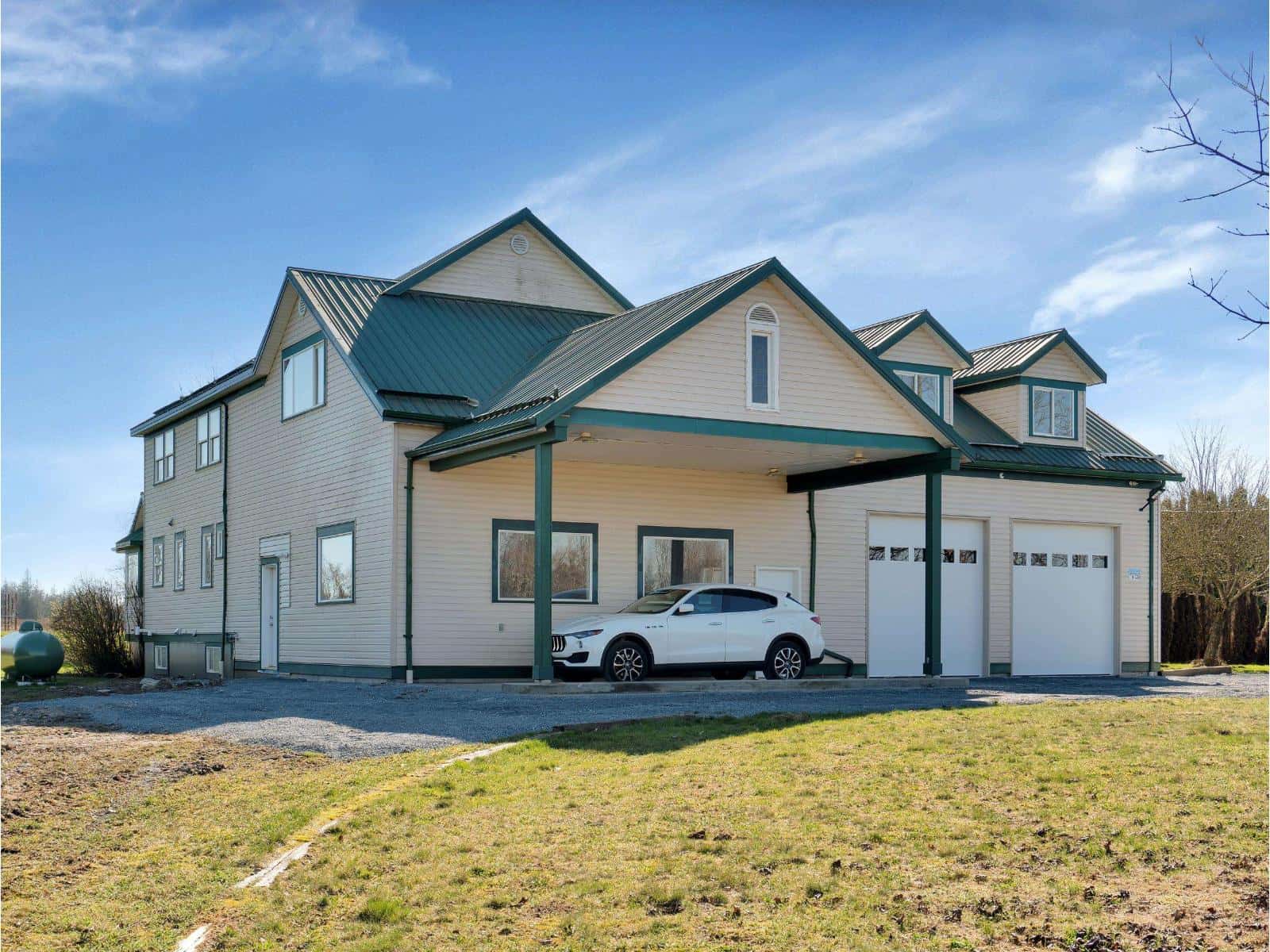 27550 48 AVENUE — Langley, British Columbia - Photo 2 of 40