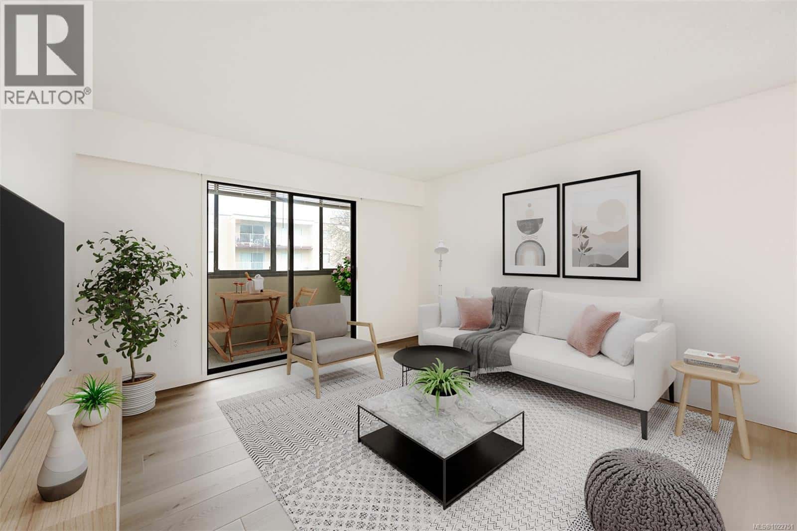 206 2610 Graham St — Victoria, British Columbia - Photo 2 of 33