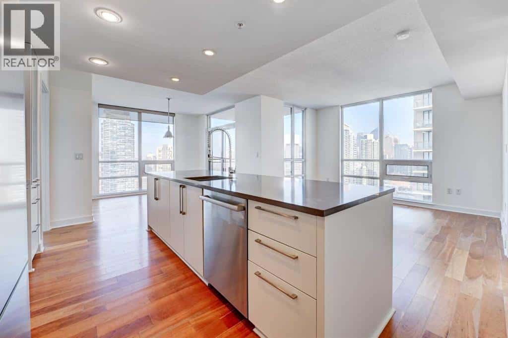 2404, 1118 12 Avenue SW — Calgary, Alberta - Photo 4 of 39