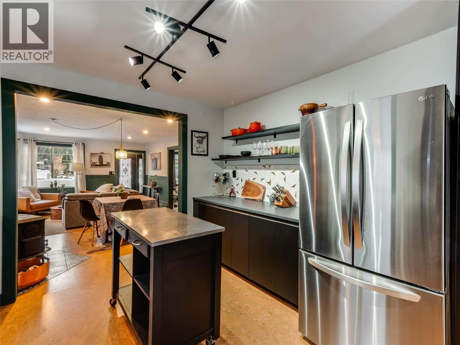 705 Glendale Avenue — Salmo, British Columbia - Photo 5 of 45