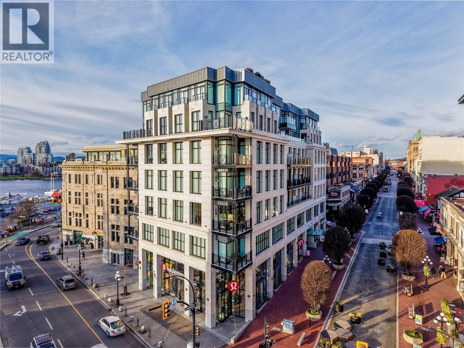 503 888 Government St — Victoria, British Columbia - Main photo