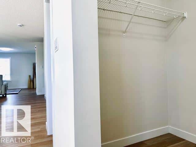 4845 115 AV NW — Edmonton, Alberta - Photo 5 of 42