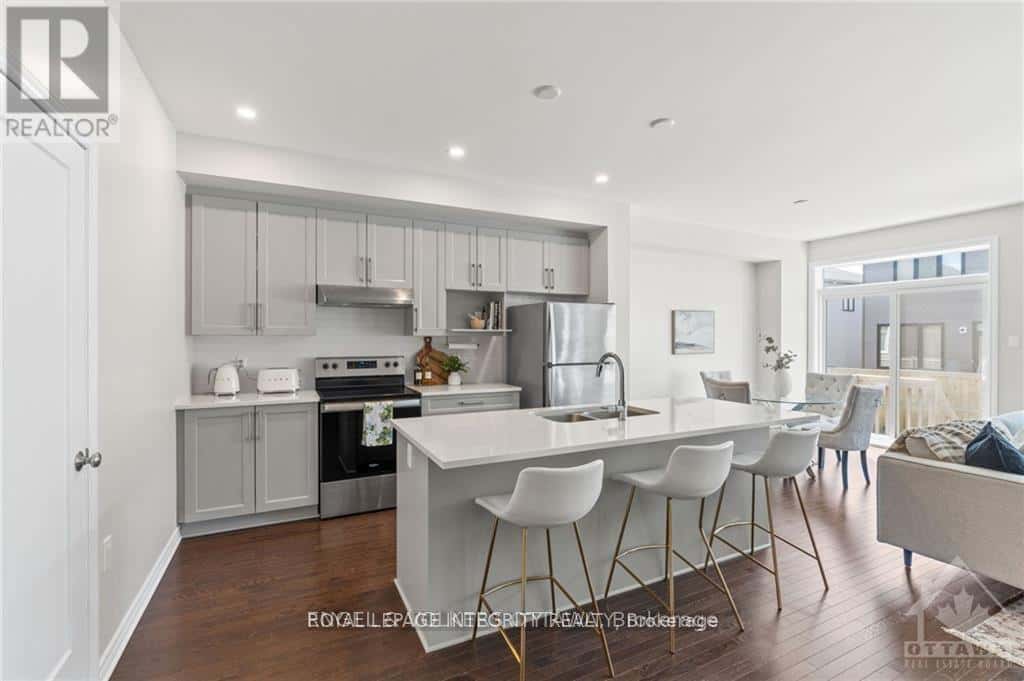 165 ANGELONIA CRESCENT — Ottawa, Ontario - Photo 4 of 20