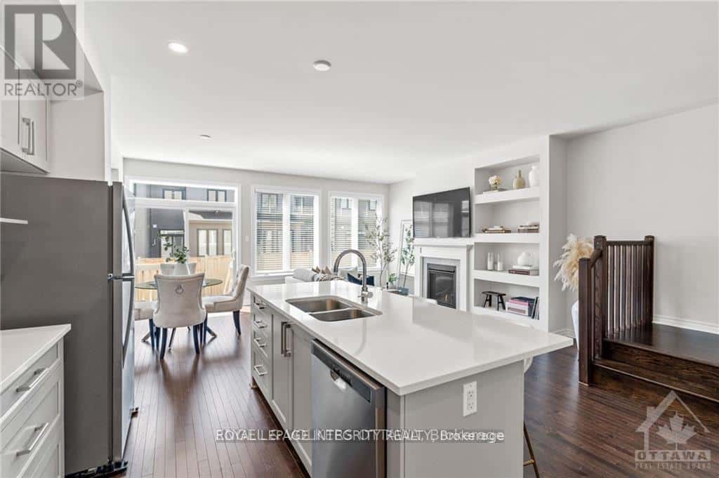 165 ANGELONIA CRESCENT — Ottawa, Ontario - Photo 5 of 20