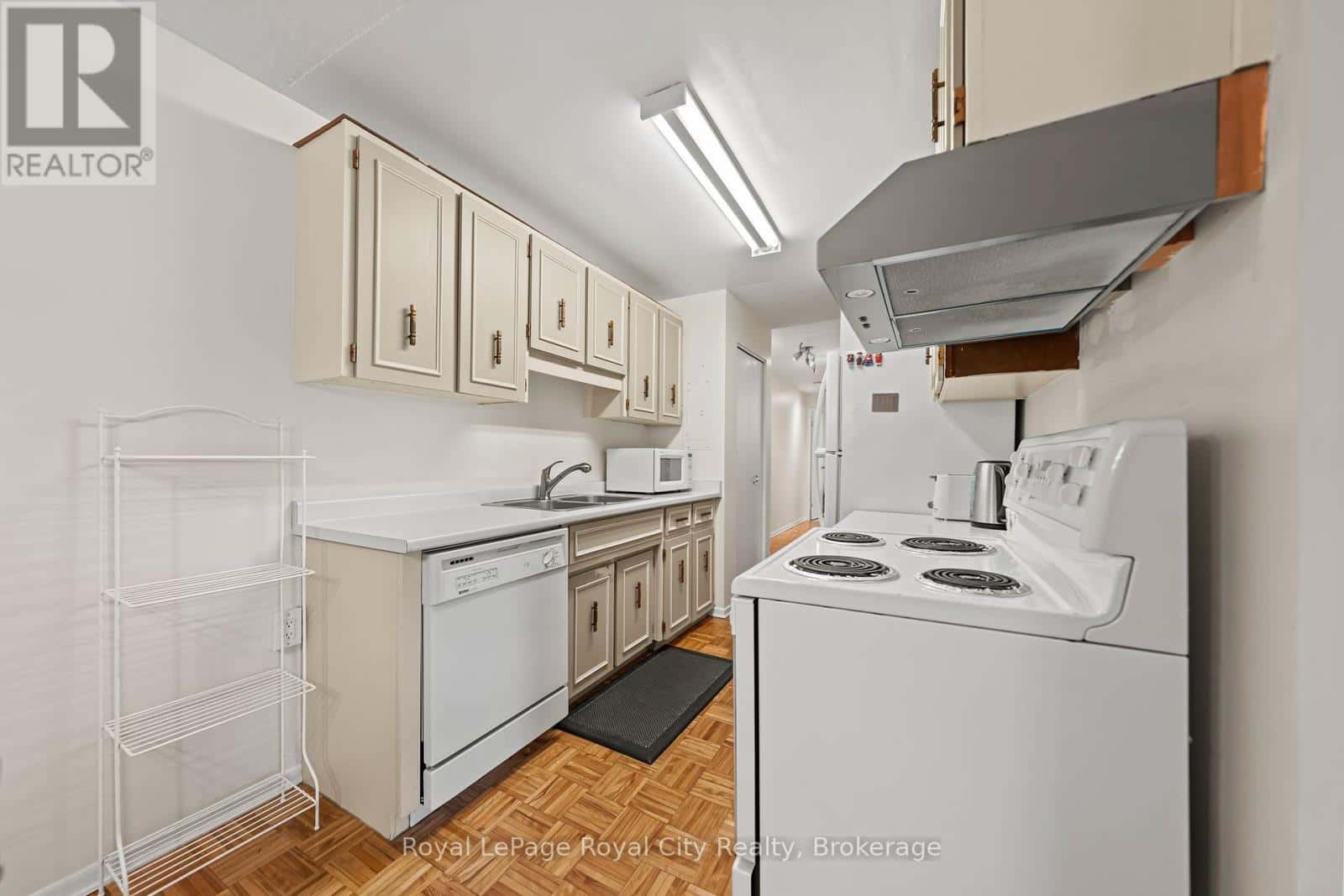 102 - 234 WILLOW ROAD — Guelph (Junction/Onward Willow), Ontario - Photo 5 of 32