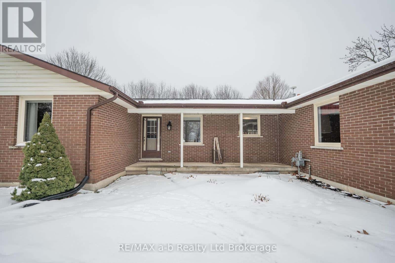660 GOSHEN ROAD — Norfolk, Ontario - Photo 2 of 37