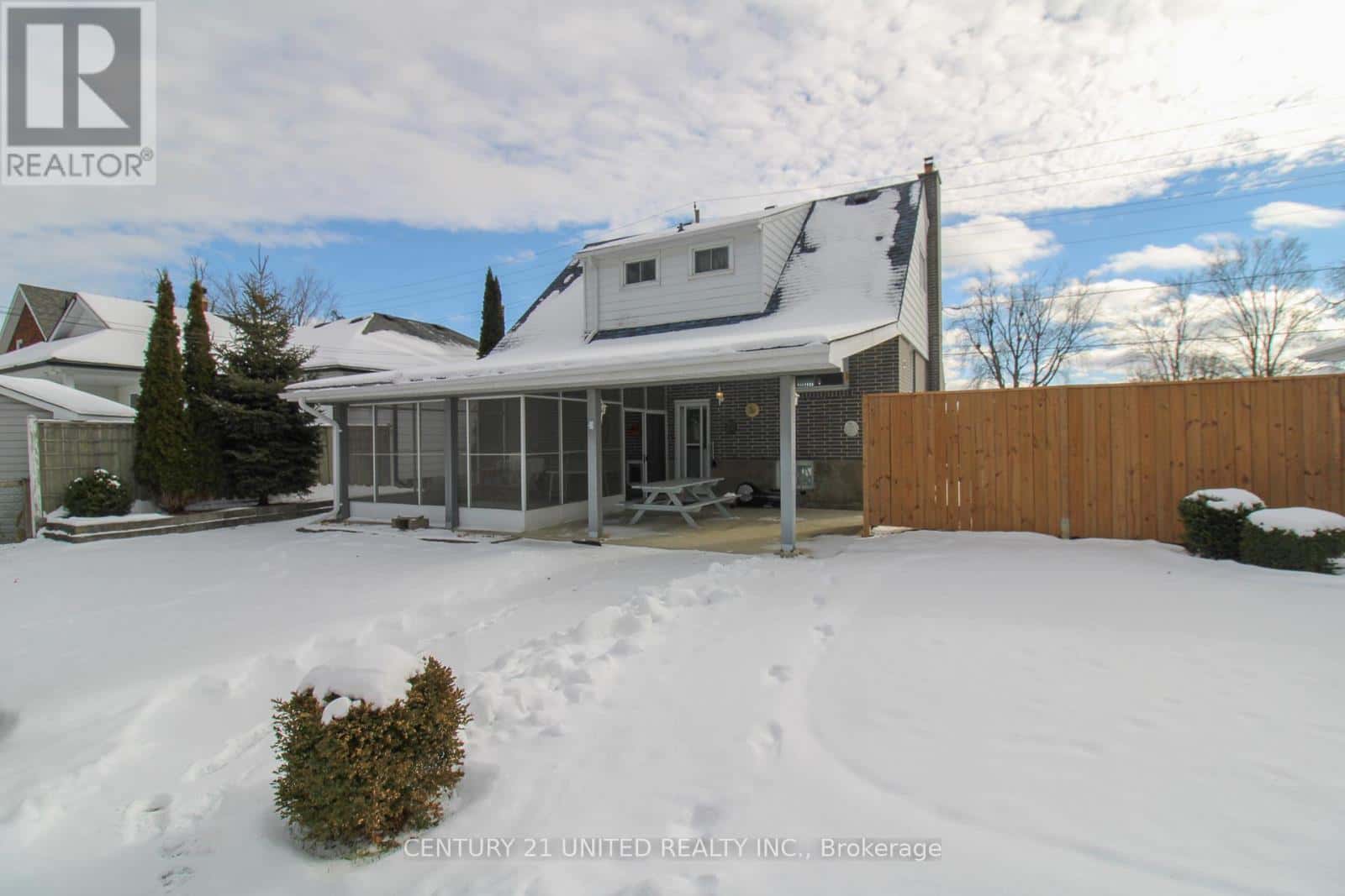 636 CAMERON STREET — Peterborough (Otonabee Ward 1), Ontario - Photo 3 of 36