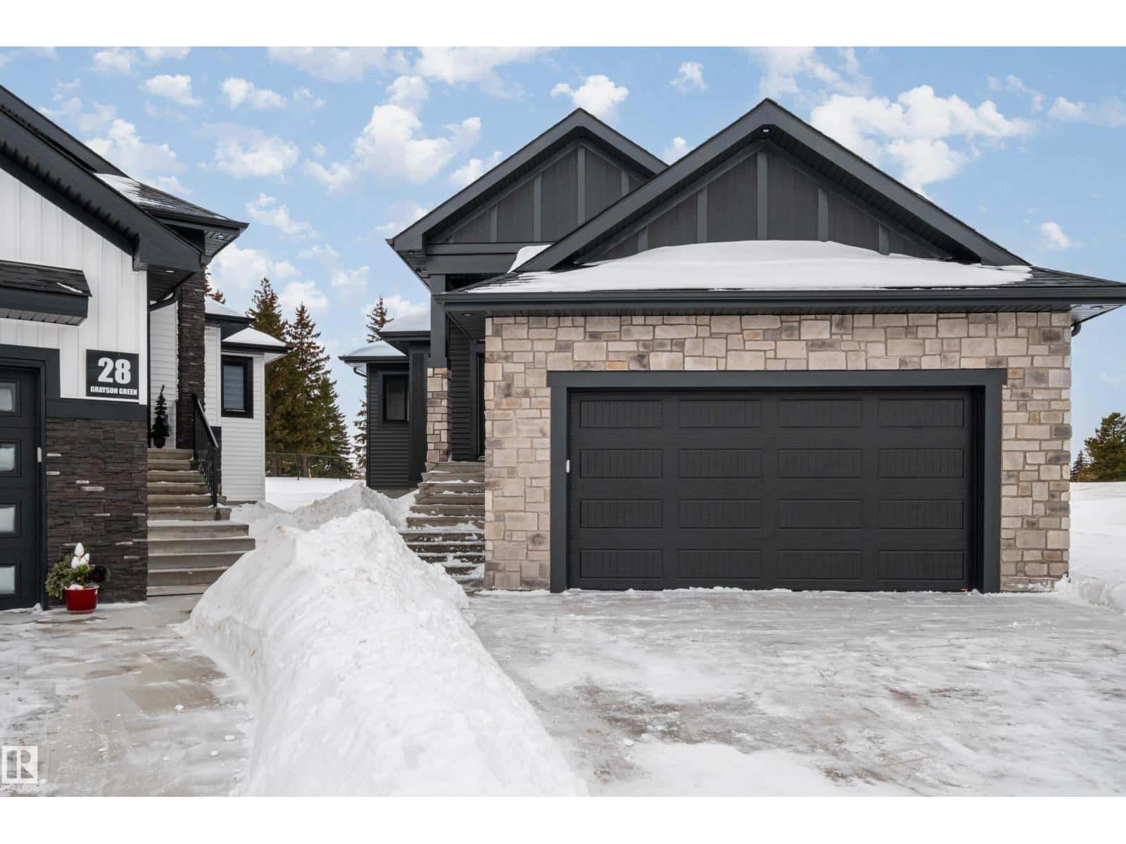 30 Grayson GR — Stony Plain, Alberta - Photo 2 of 48