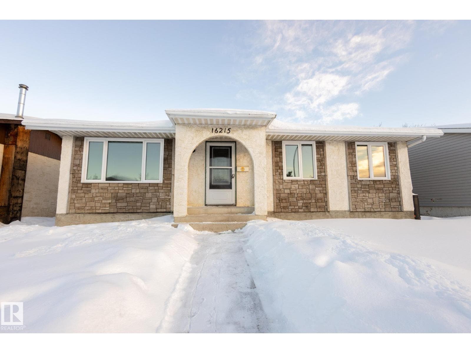 16215 102 ST NW - Main photo, Edmonton, Alberta
