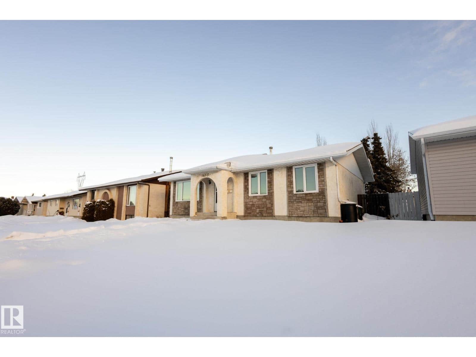 16215 102 ST NW - Photo 3 of 41, Edmonton, Alberta