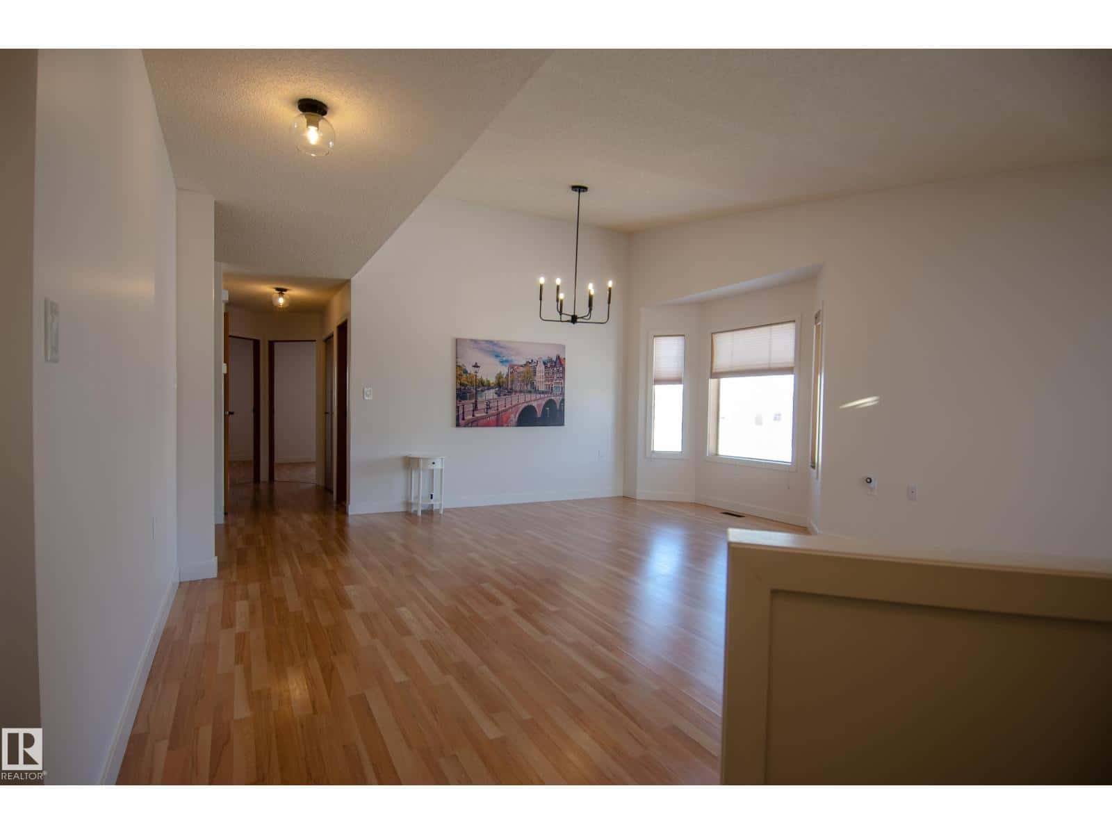 15571 59A ST NW — Edmonton, Alberta - Photo 2 of 45